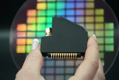 FREEDOM broadband spectrometer