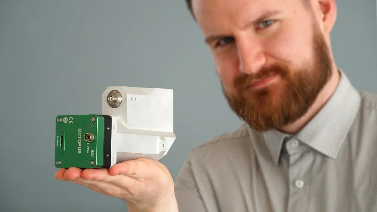 Undisputed SD-OCT roll-off performance in compact form factors